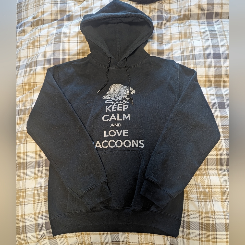 Gildan raccoon hooded sweatshirt size S